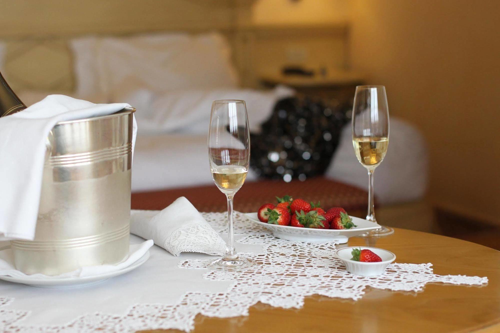 Alpen Suite Hotel Мадонна-ди-Кампильо Экстерьер фото